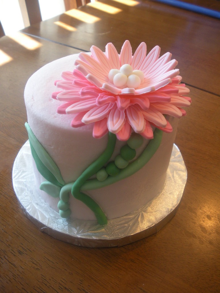 Elegant Daisy Cake