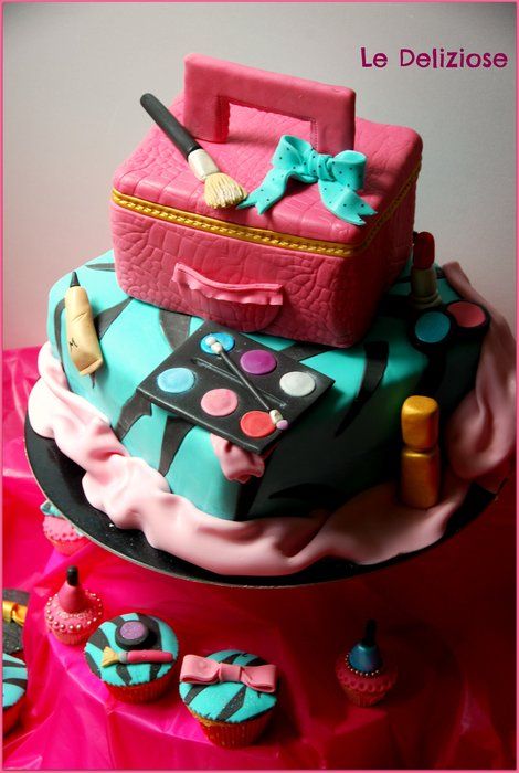 Bolos Decorados Maquiagem  Make up cake, Cake, Party cakes