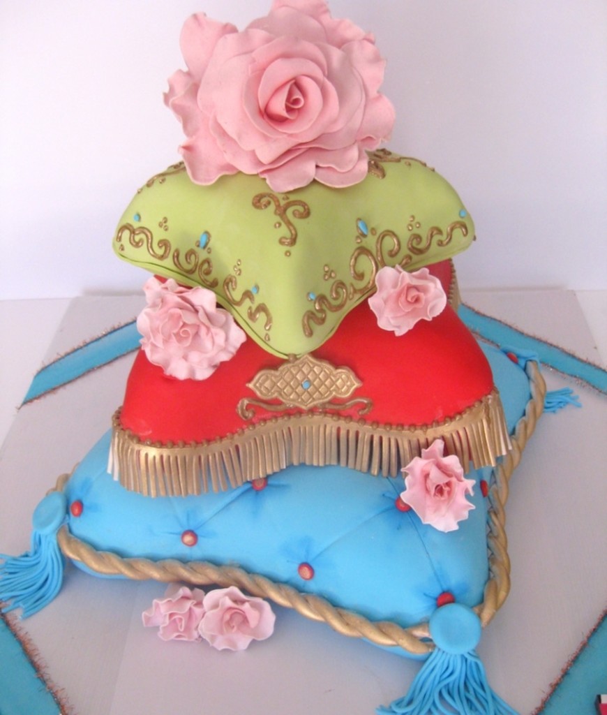 Pillows with Flowers Cake