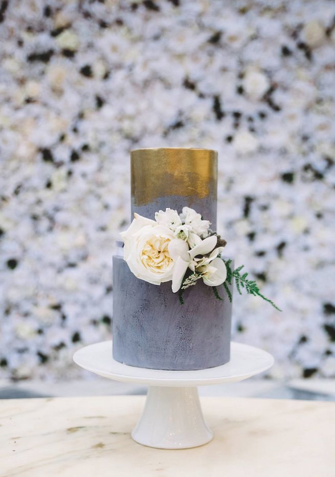 Stylish Wedding Cakes With Classical Details 13
