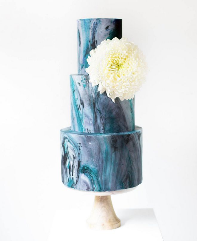 Stylish Wedding Cakes With Classical Details 14