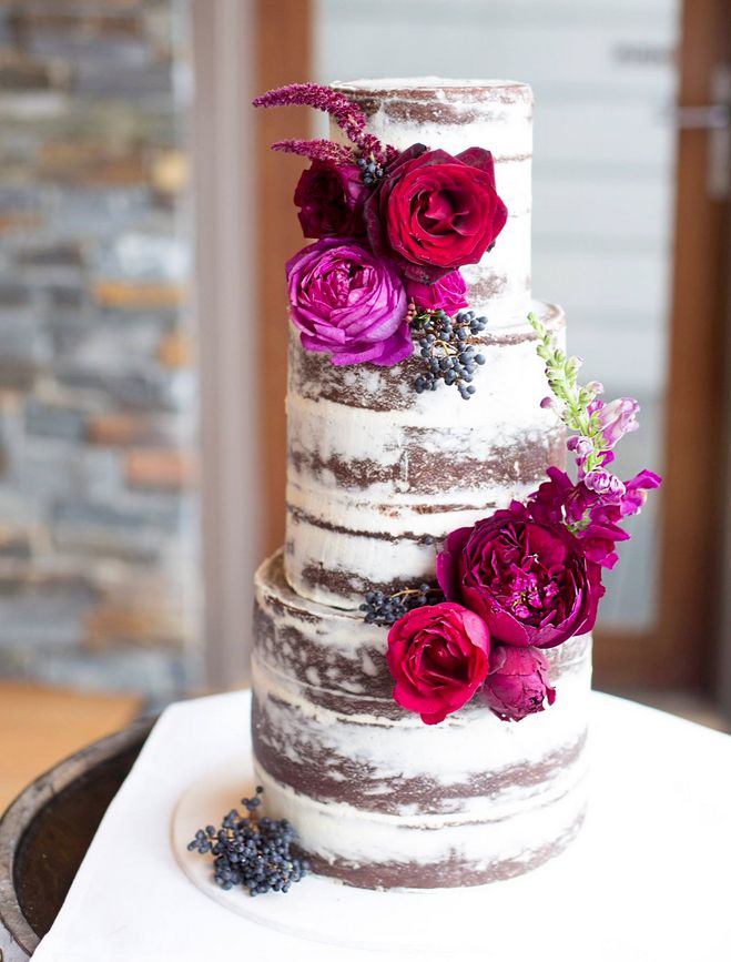 Stylish Wedding Cakes With Classical Details 20