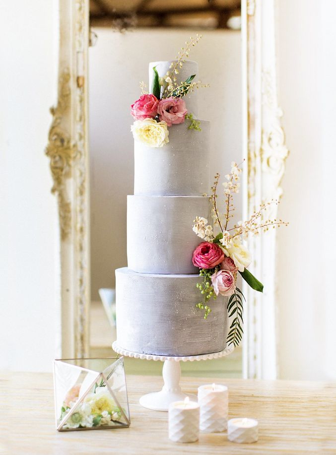 Stylish Wedding Cakes With Classical Details 4