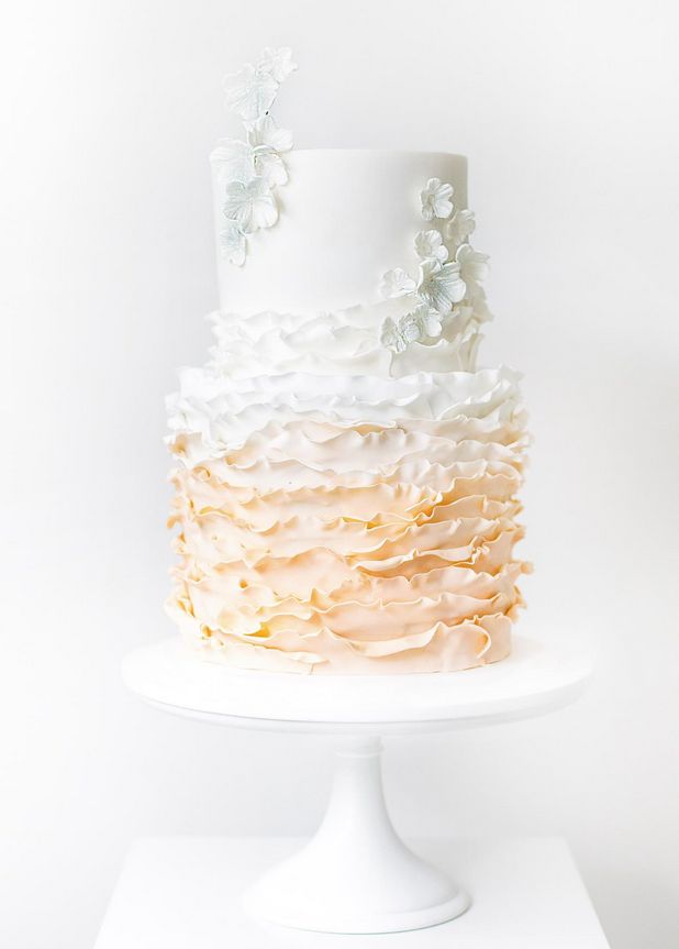 Stylish Wedding Cakes With Classical Details 5