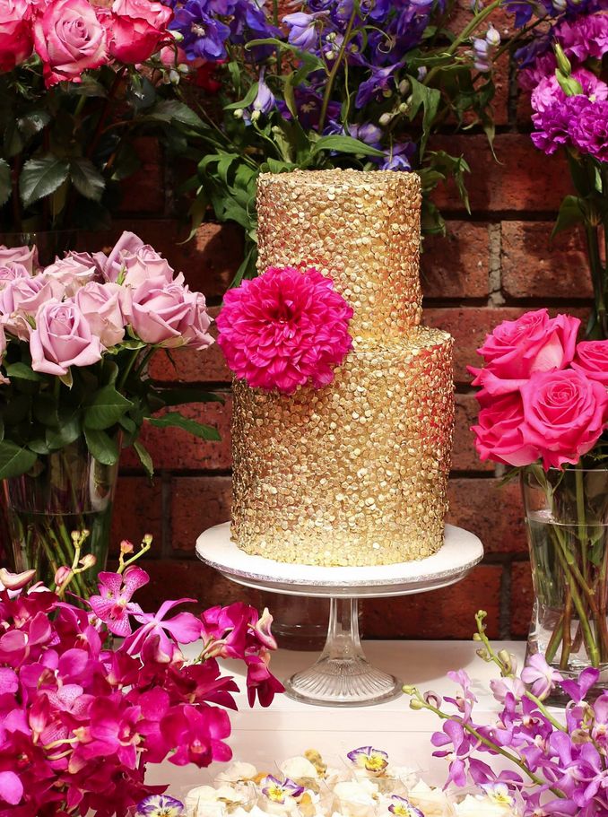 Stylish Wedding Cakes With Classical Details 9