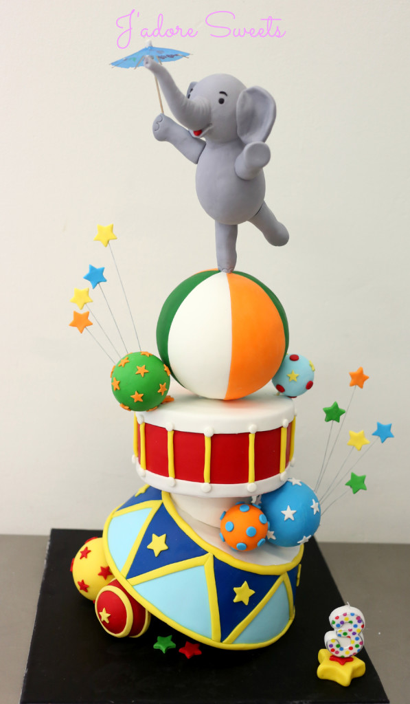Topsy Turvy Circus Themed Cake