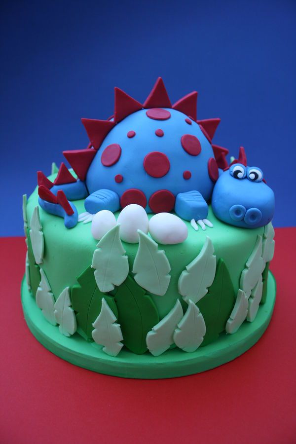 Dinosaur cake for a one year old