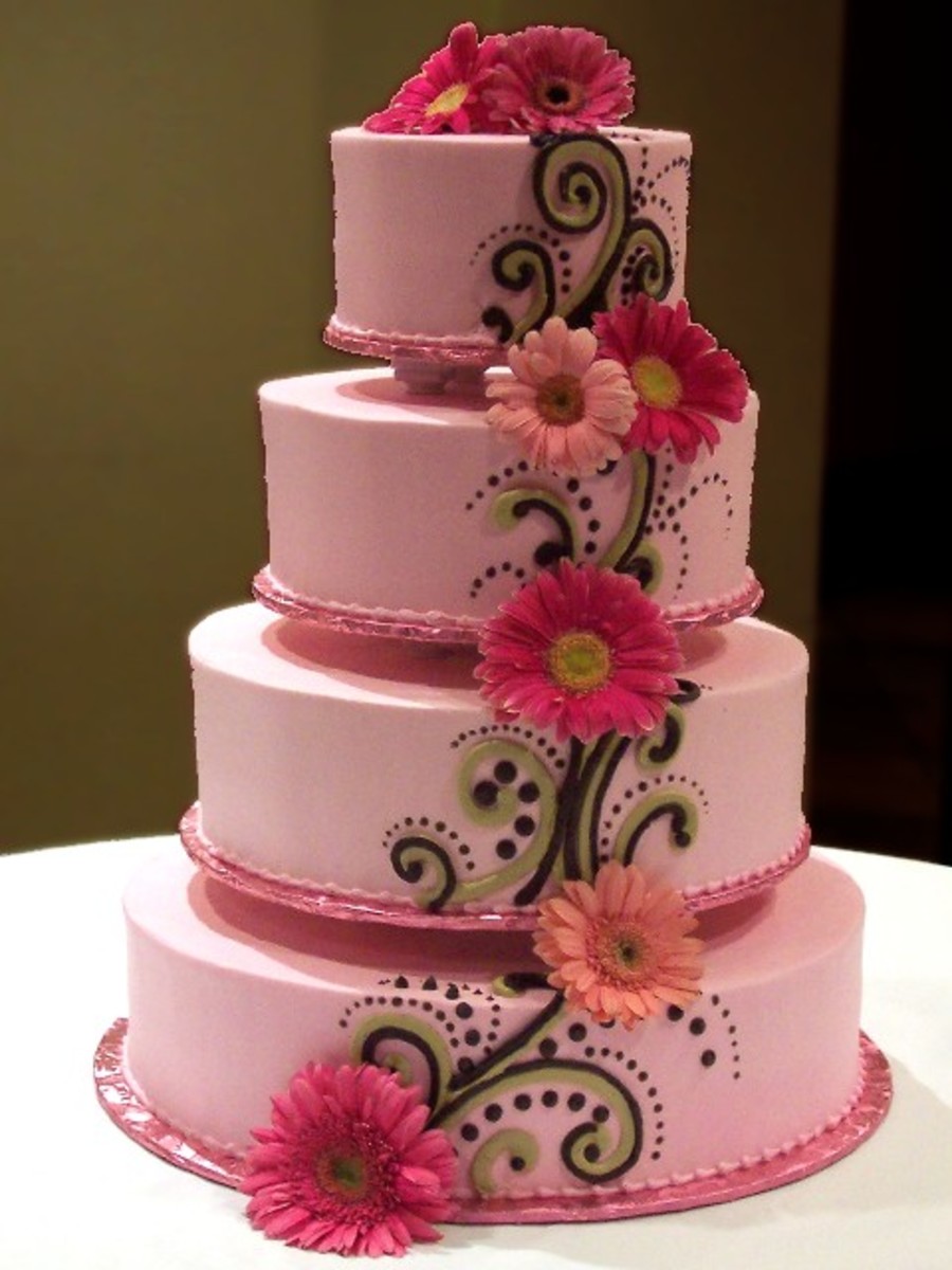 Top Cakes with Daisies.
